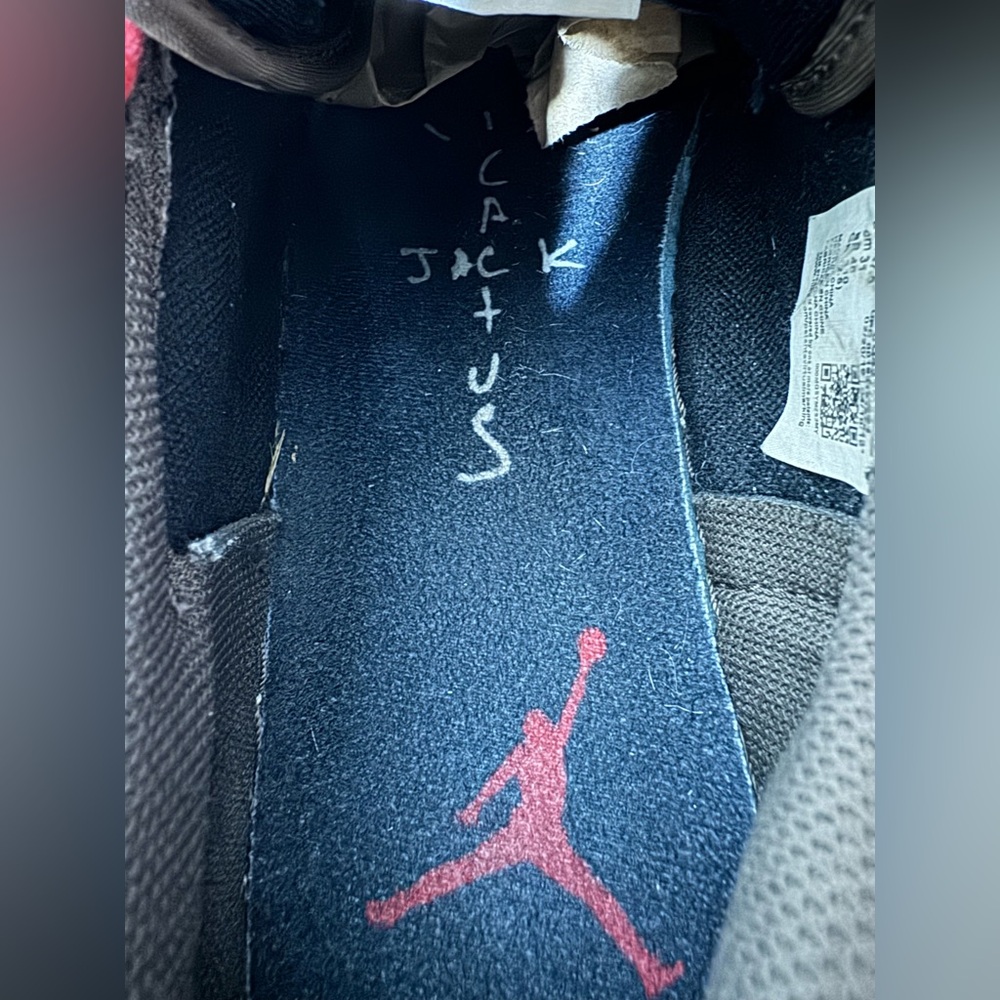 Travis Scott/Cactus Jack x Nike Jordan 1 Retro Low in Mocha with COA - Picture 10 of 16